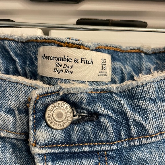 Abercrombie “The Dad” High Rise. 33/16S. Button Fly. - Picture 4 of 7